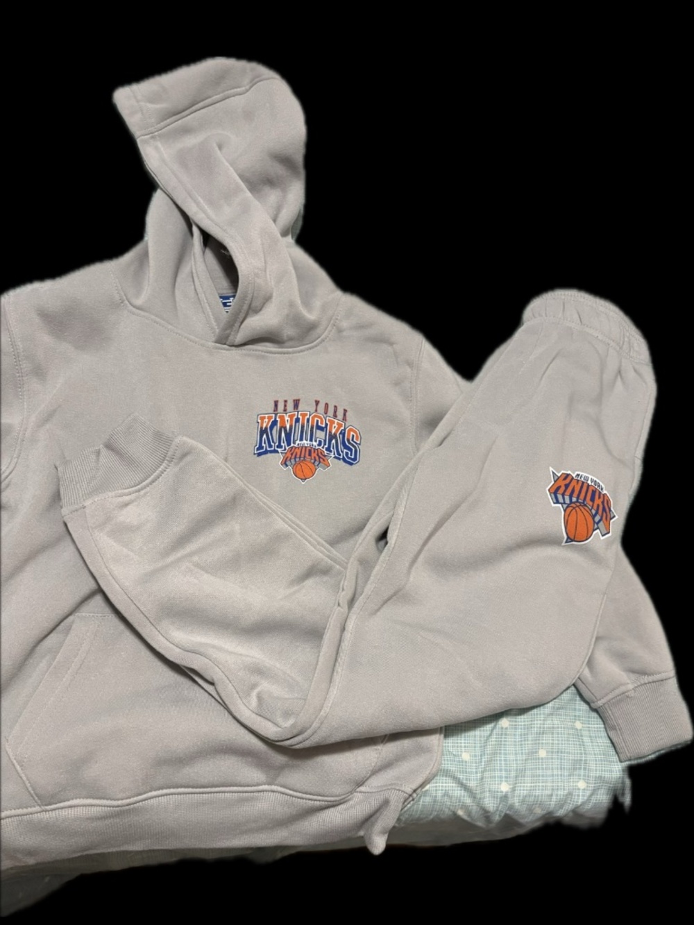 Fall apparel, kid's 'knicks' sweatsuit, size 8